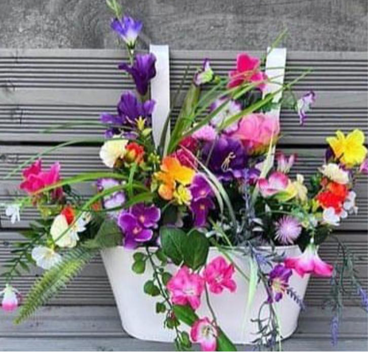 Twin hanging Planters