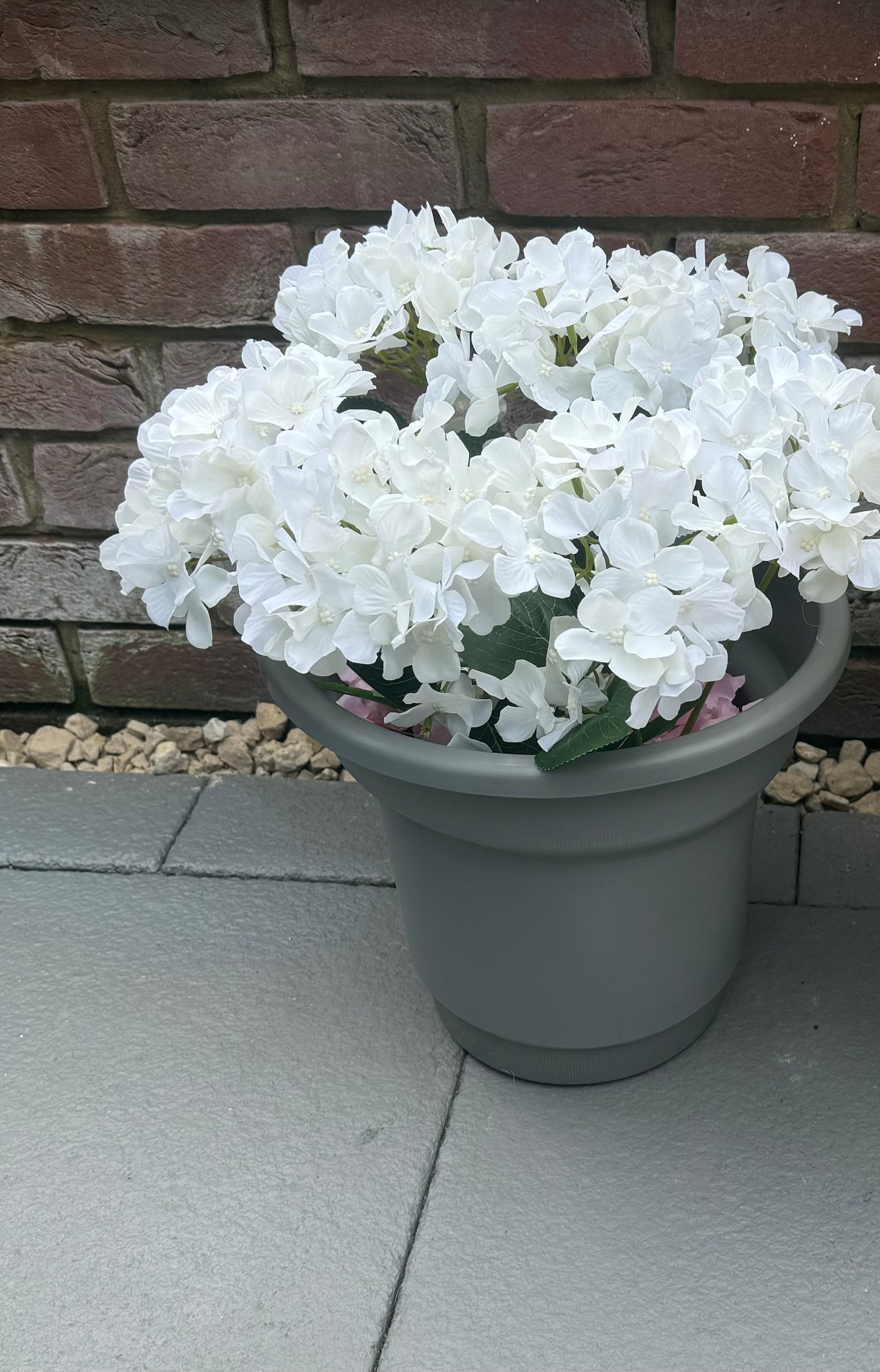 Plastic pots with Luxury artificial flowers