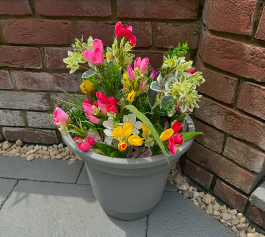 Plastic pots with Luxury artificial flowers